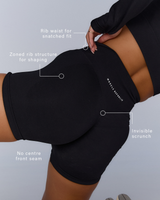 SEAMLESS INVISIBLE SCRUNCH MINI SHORTS - BLACK