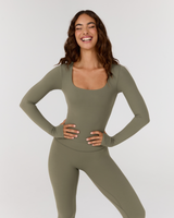 AIRE SCOOP LONG SLEEVE TOP - OLIVE SMOKE