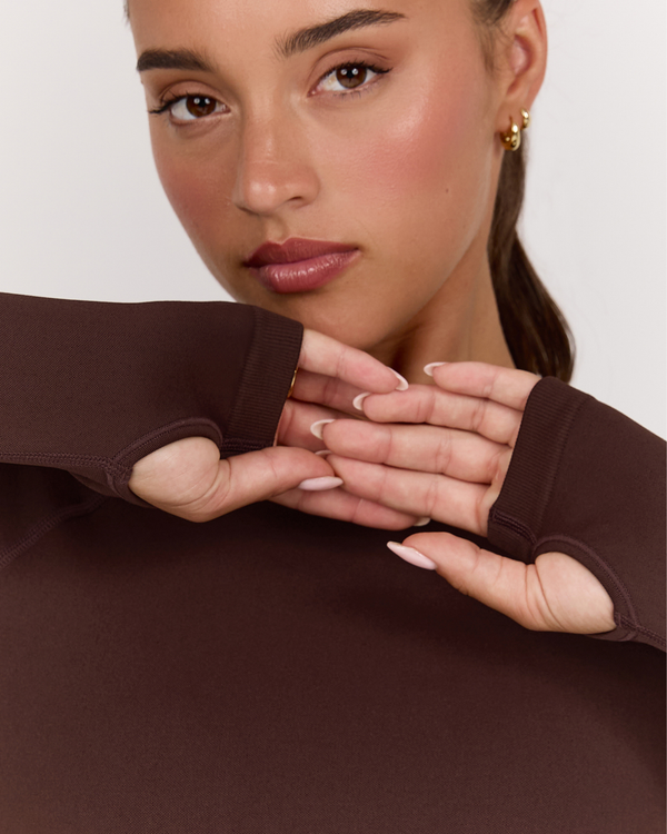Thumbhole Feature