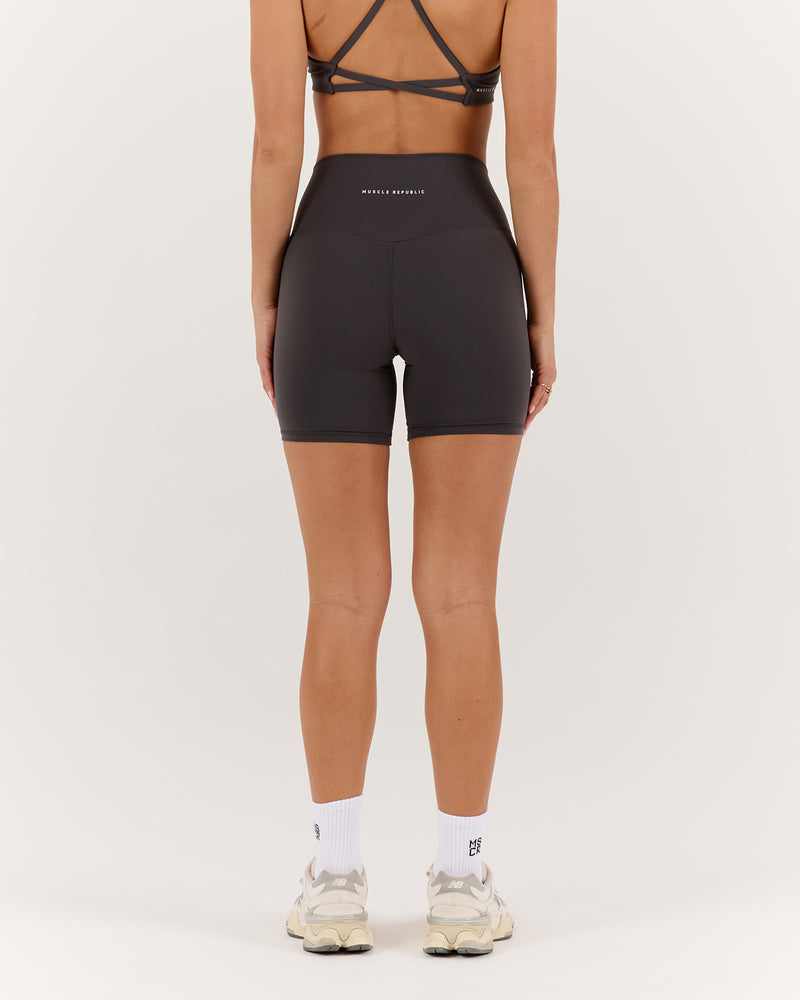 LUXE BIKER SHORTS V2 - PEBBLE