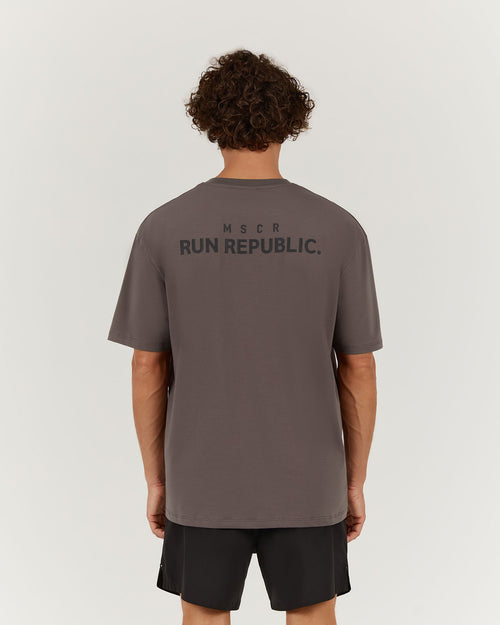 MENS RUN REPUBLIC TEE - SMOKE