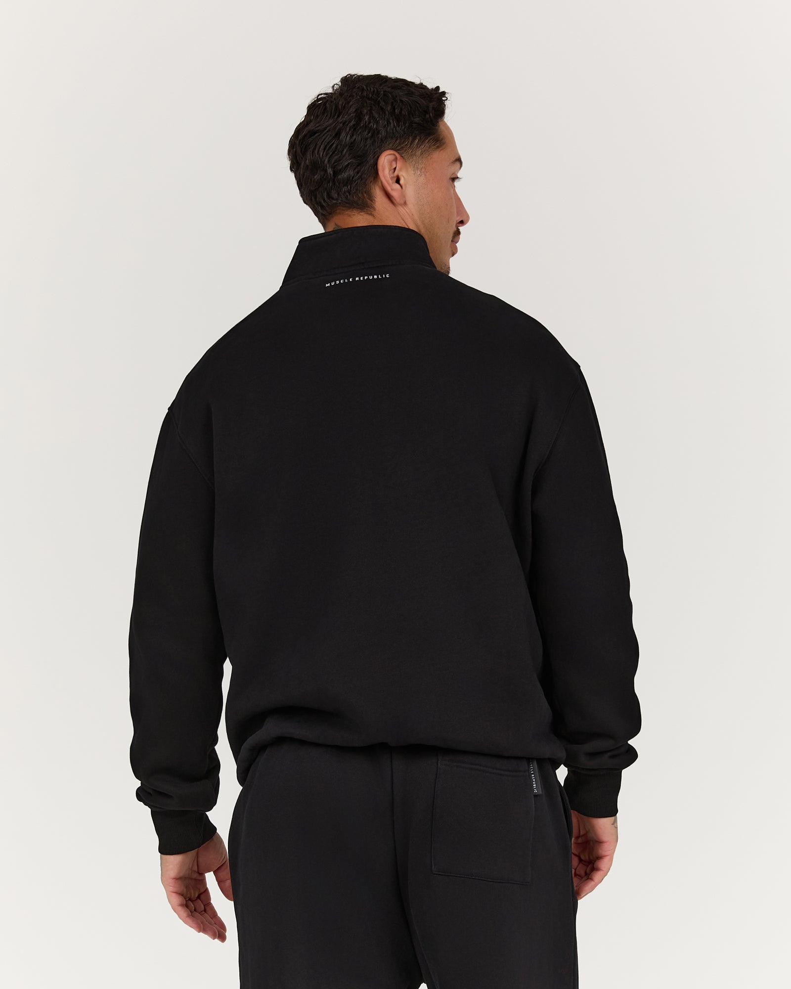 MENS CLASSIC 1/4 ZIP SWEAT - BLACK – MUSCLE REPUBLIC