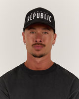 MENS EVOLUTION TRUCKER CAP - BLACK