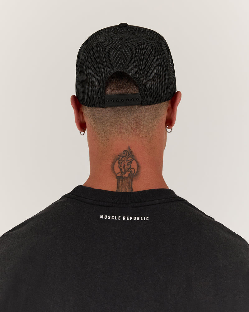 MENS EVOLUTION TRUCKER CAP - BLACK