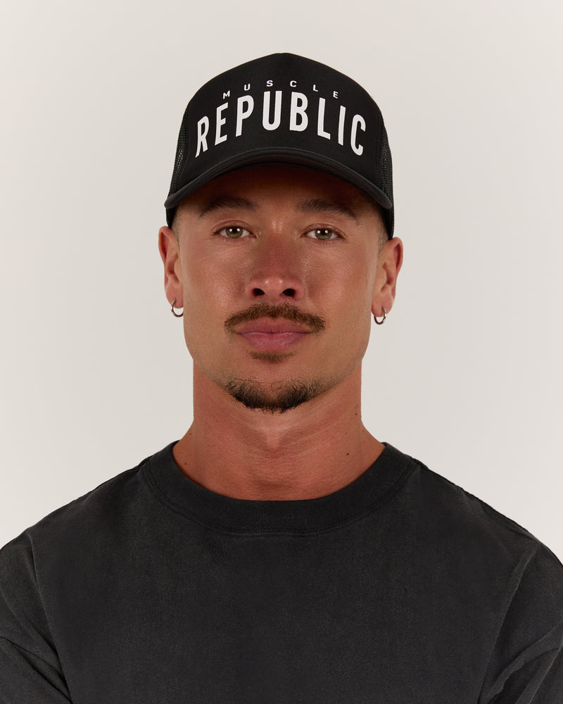 MENS EVOLUTION TRUCKER CAP - BLACK