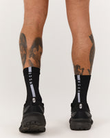MEN'S PERFORMANCE SOCKS - BLACK WHITE