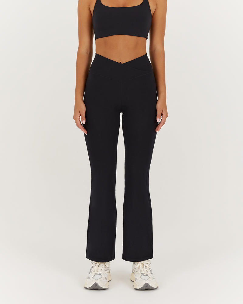MOTION 360 CROSSOVER CROP FLARES - BLACK