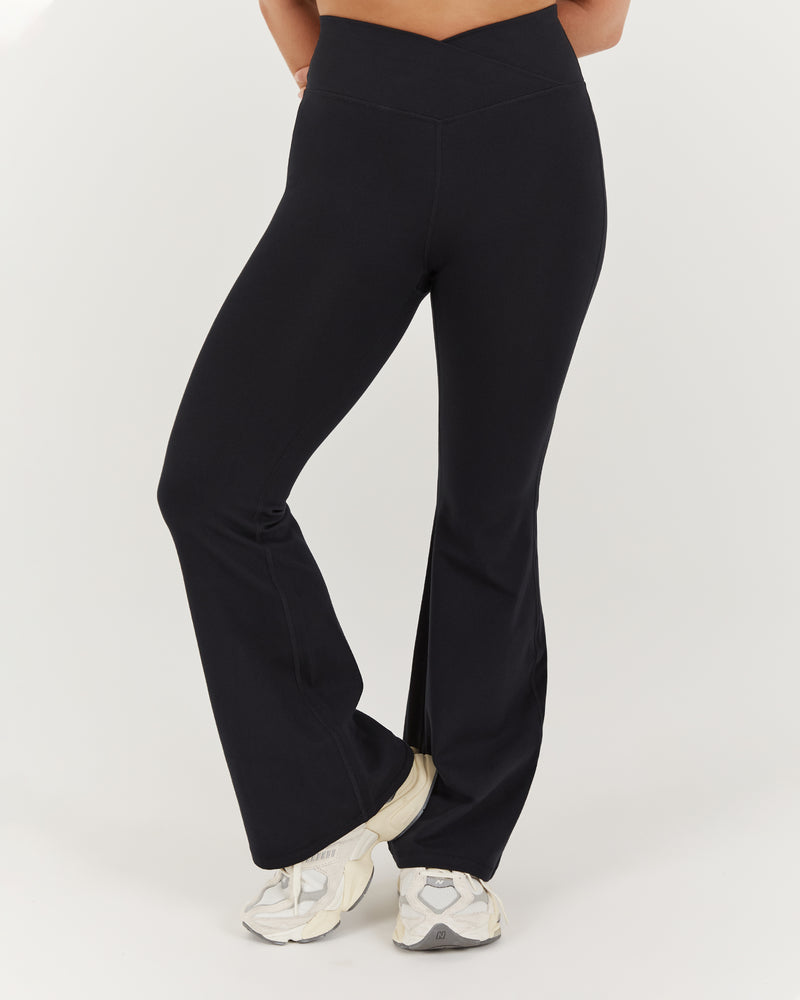 MOTION 360 CROSSOVER CROP FLARES - BLACK