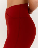 MOTION 360 CROSSOVER LEGGINGS 28" - SCARLET