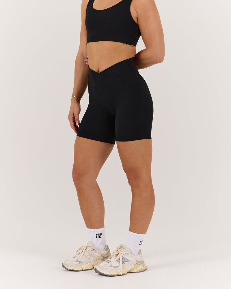 MOTION 360 CROSSOVER SHORTS 6" - BLACK