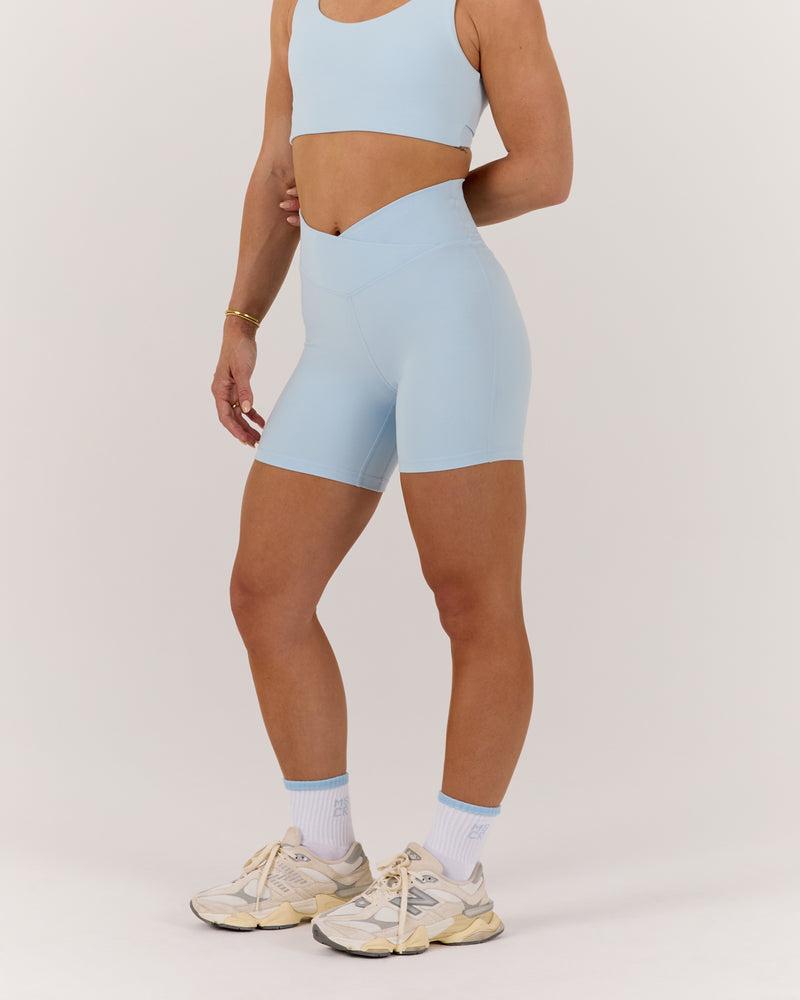 MOTION 360 CROSSOVER SHORTS 6" - ICE BLUE