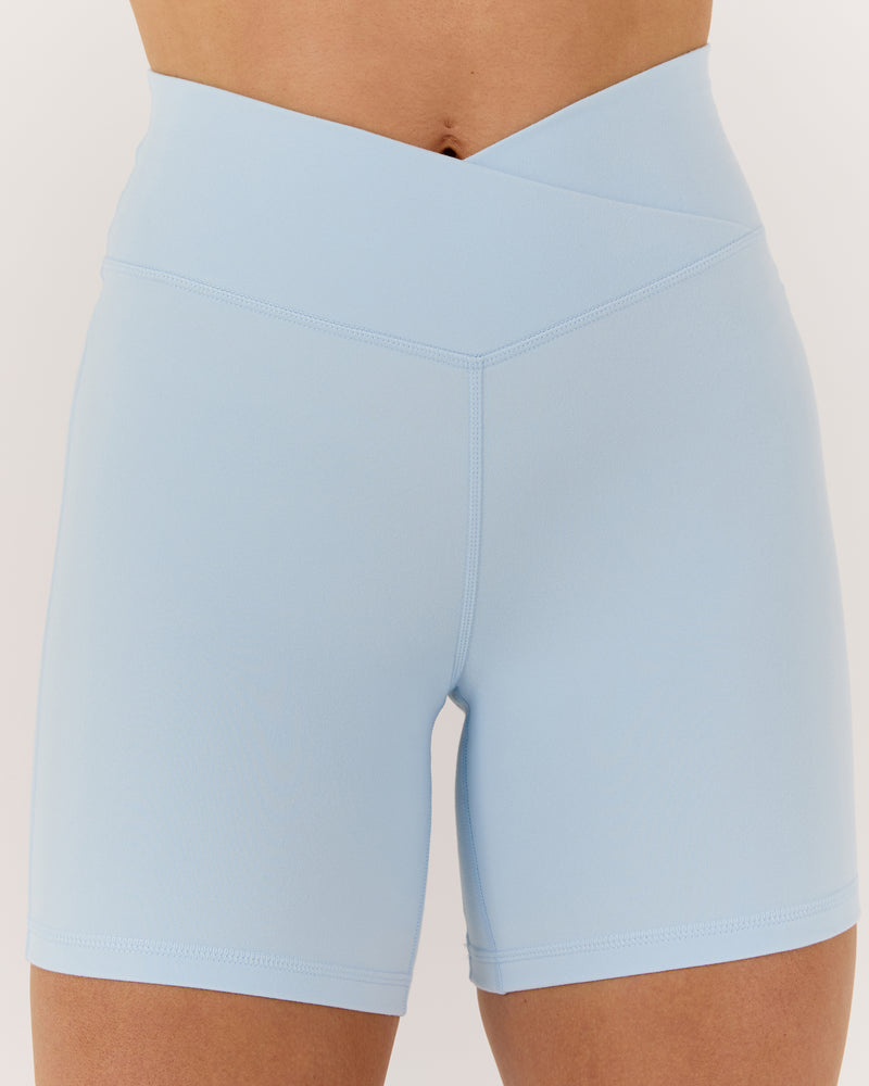 MOTION 360 CROSSOVER SHORTS 6" - ICE BLUE