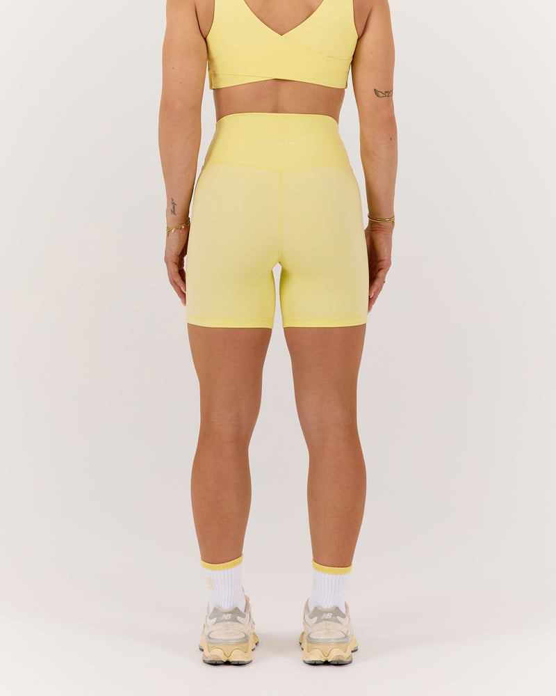 MOTION 360 CROSSOVER SHORTS 6" - LEMON
