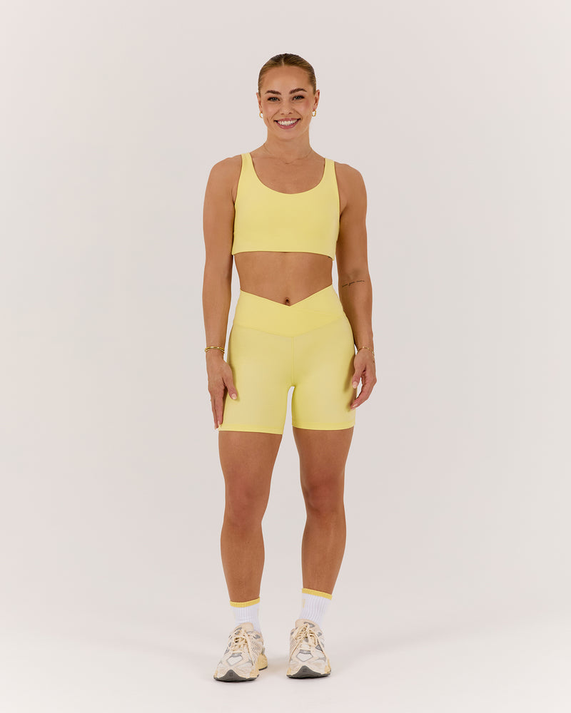 MOTION 360 CROSSOVER SHORTS 6" - LEMON
