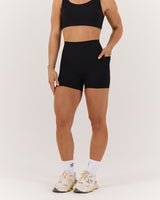 MOTION 360 POCKET SHORTS 4" - BLACK