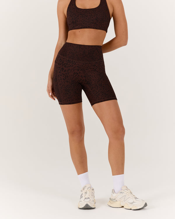 MOTION 360 POCKET SHORTS 6" - JAVA LEOPARD