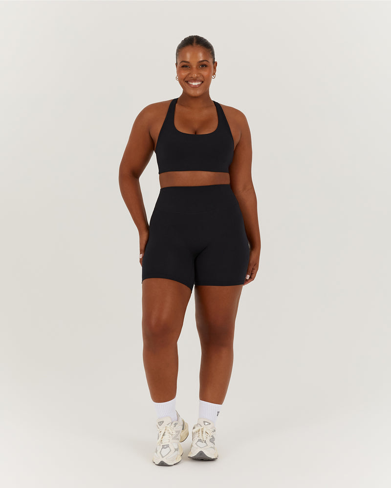 MOTION 360 SCRUNCH SHORTS 6" - BLACK
