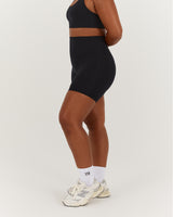 MOTION 360 SCRUNCH SHORTS 6" - BLACK