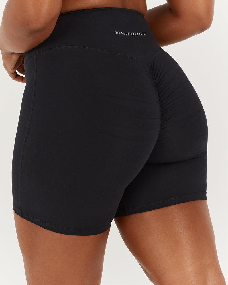 MOTION 360 SCRUNCH SHORTS 6" - BLACK