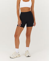 MOTION 360 SCRUNCH SHORTS 6" - BLACK