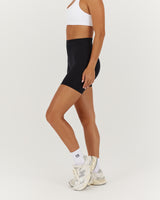 MOTION 360 SCRUNCH SHORTS 6" - BLACK