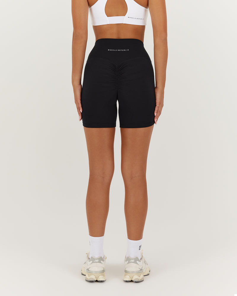 MOTION 360 SCRUNCH SHORTS 6" - BLACK