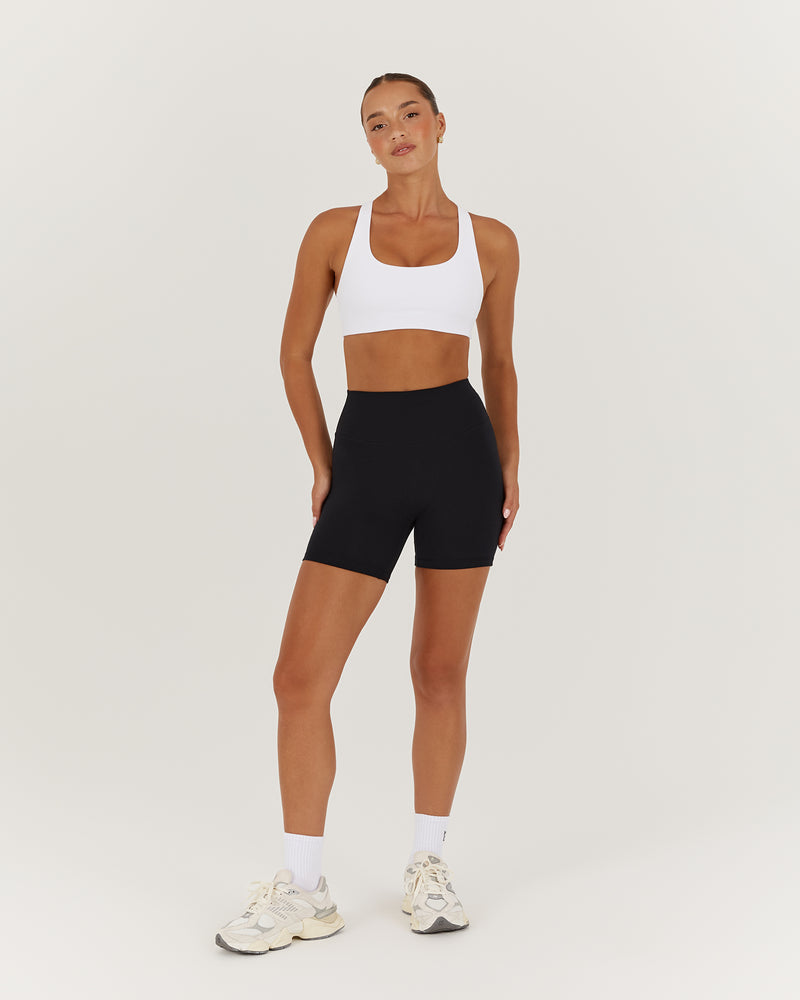 MOTION 360 SCRUNCH SHORTS 6" - BLACK