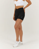 BALANCE LIVE SHORTS - BLACK