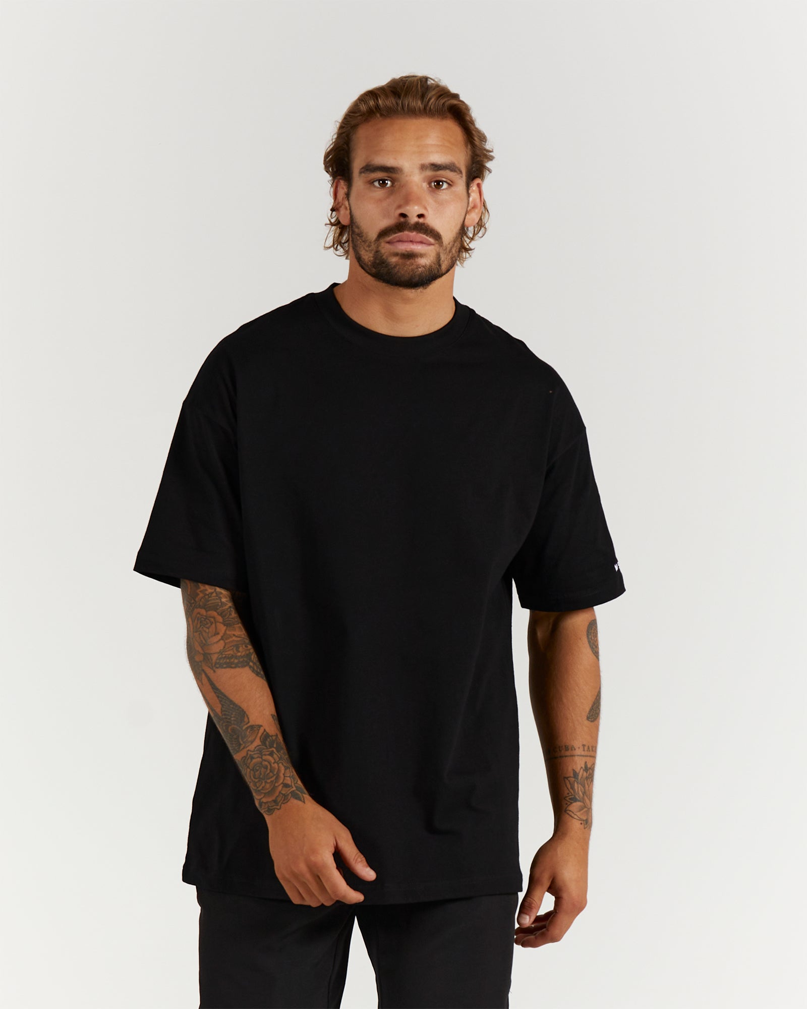 LIGHTWEIGHT OVERSIZED TEE - BLACK – MUSCLE REPUBLIC