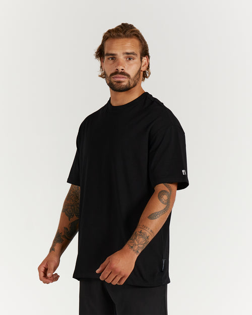 CLASSIC CONQUER TEE - BLACK