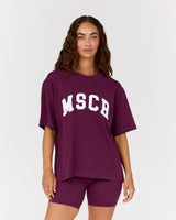 BOXY TEE - BEET MSCR COLLEGIATE