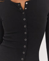 POINTELLE BUTTON FRONT TOP - BLACK