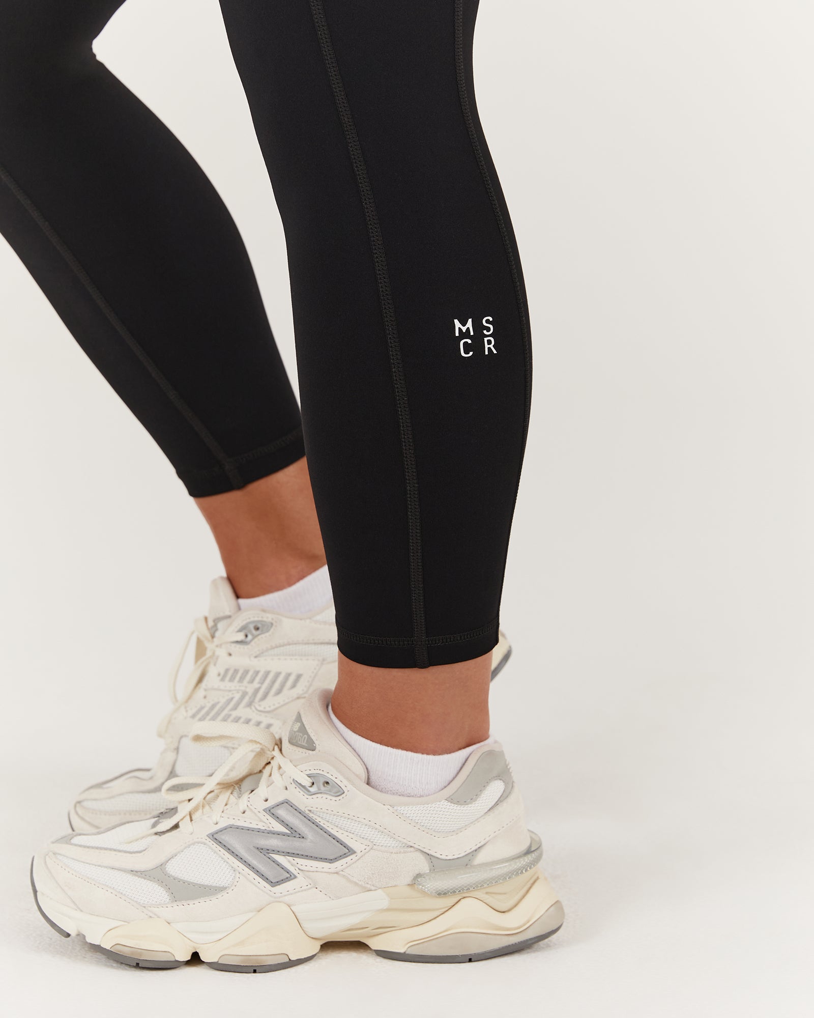 SCULPT 7/8 LEGGINGS WITH POCKETS - BLACK – MUSCLE REPUBLIC