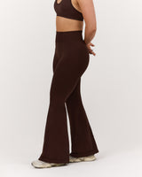 SEAMLESS INVISIBLE SCRUNCH FLARES - CHESTNUT