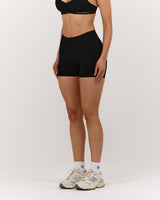 SEAMLESS MID RISE INVISIBLE SCRUNCH MINI SHORTS - BLACK