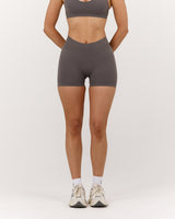 SEAMLESS MID RISE INVISIBLE SCRUNCH MINI SHORTS - FALCON