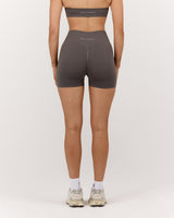 SEAMLESS MID RISE INVISIBLE SCRUNCH MINI SHORTS - FALCON