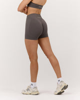 SEAMLESS MID RISE INVISIBLE SCRUNCH MINI SHORTS - FALCON