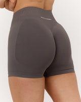 SEAMLESS MID RISE INVISIBLE SCRUNCH MINI SHORTS - FALCON