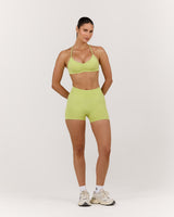 SEAMLESS MID RISE INVISIBLE SCRUNCH MINI SHORTS - SOFT LIME