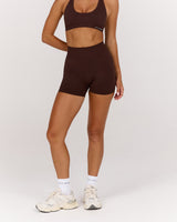 SEAMLESS INVISIBLE SCRUNCH MINI SHORTS - CHESTNUT