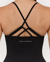 SEAMLESS STRAPPY BACK TOP - BLACK