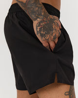 SWIFT SHORTS 4" - BLACK