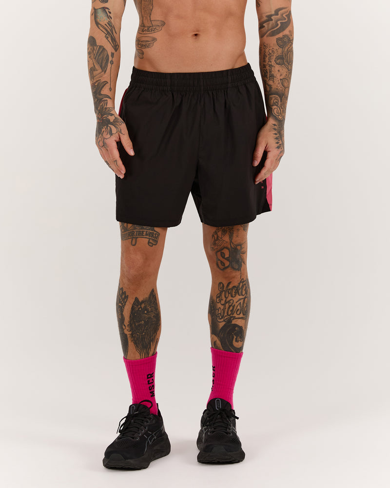 SWIFT SHORTS 5" - BLACK PINK