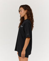 ESSENTIALS TEE - BLACK TEAM MSCR 2026