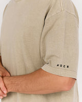 MEN'S BOXY TEE - FADED DUNE