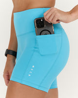 TRAINING RANGE POCKET BIKER SHORTS 4" - HYPER BLUE