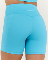 TRAINING RANGE POCKET BIKER SHORTS 4" - HYPER BLUE