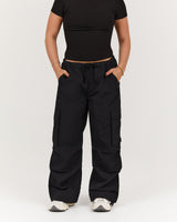 WOVEN UTILITY PETITE PANT - BLACK