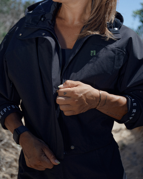 ENDURANCE RUN JACKET - BLACK